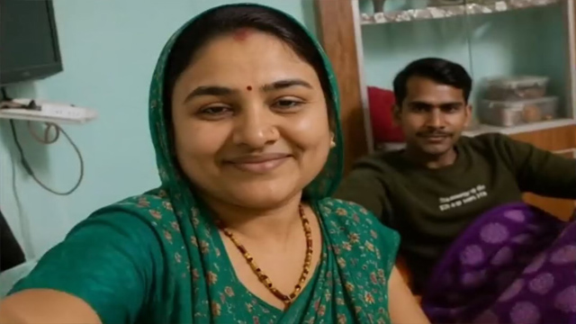 Desi Aunty Bed Romanse Kiss Viral Porn Watch