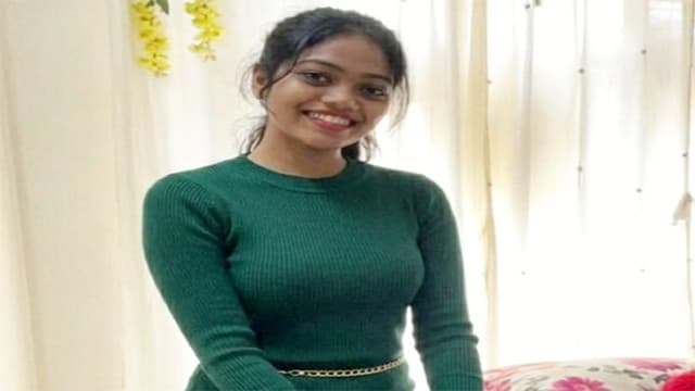 Desi Horny Girl – Stripping Deep BJ Fuck MMS