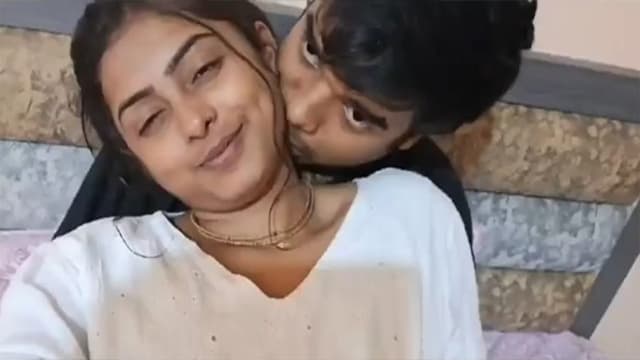 Horny Cute Girlfriend – Nude Doggy Leak